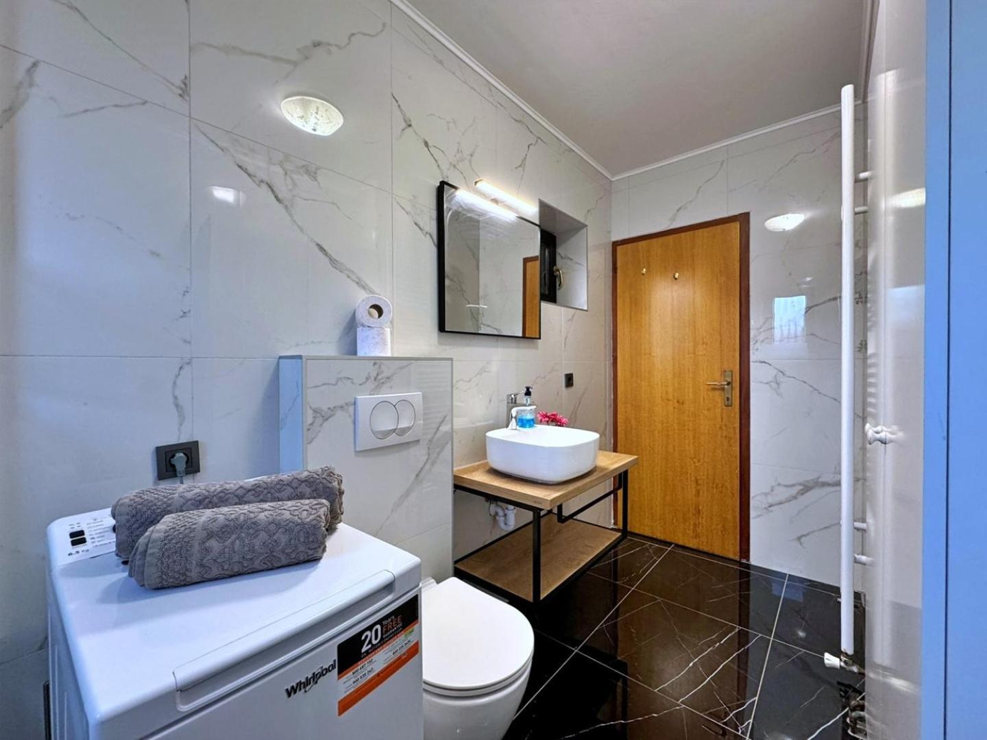 Apartments Katarina Малинска Экстерьер фото