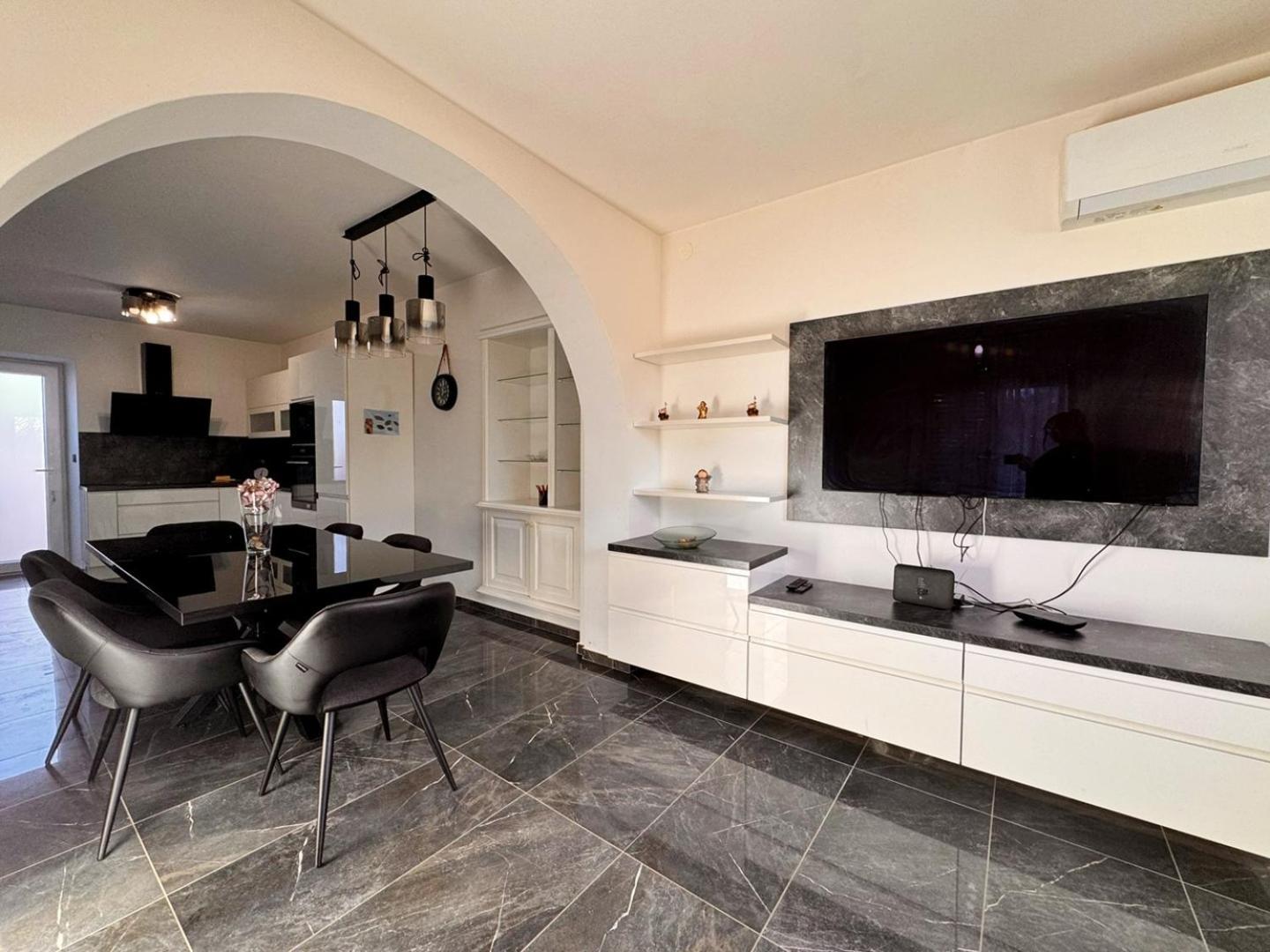 Apartments Katarina Малинска Экстерьер фото